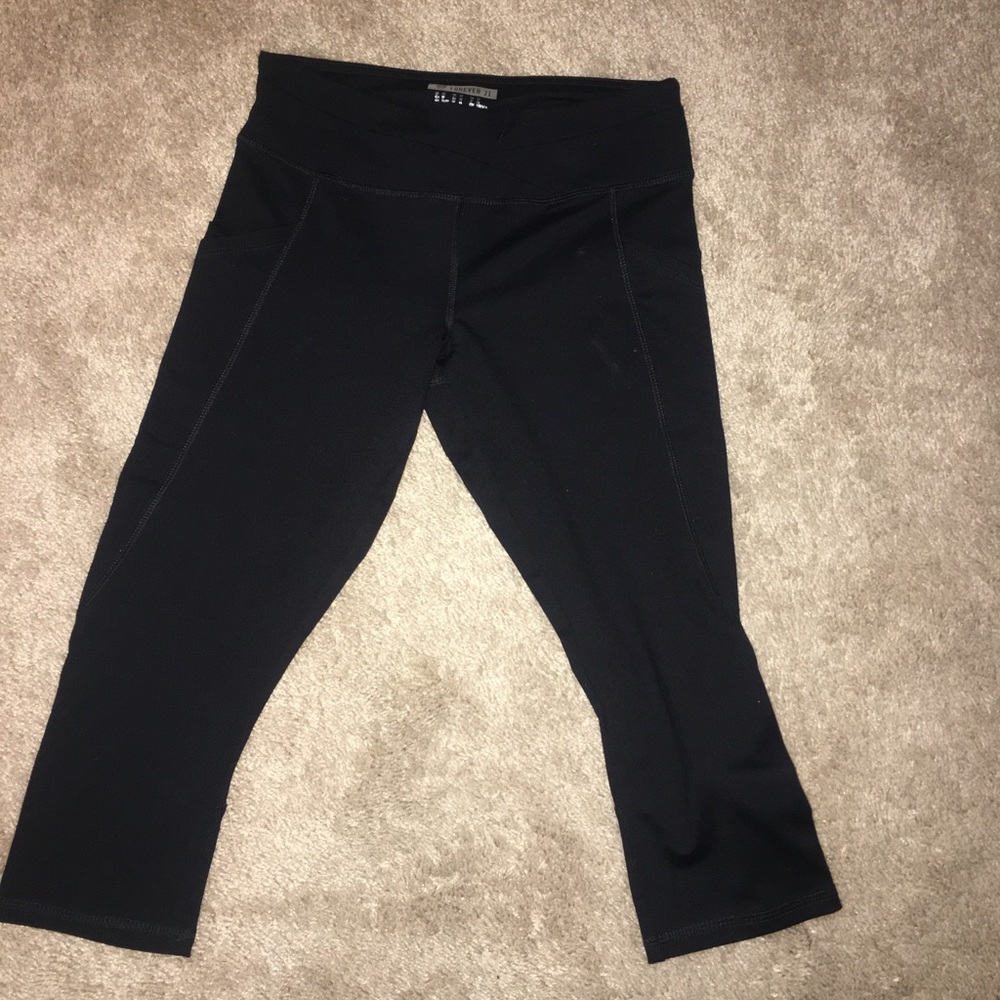 Forever 21 athletic cropped pants. Size xs